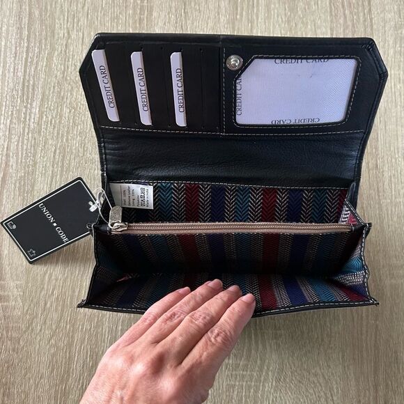 NWT … UNION CODE “RFID” Data Safe Wallet - Picture 3 of 4